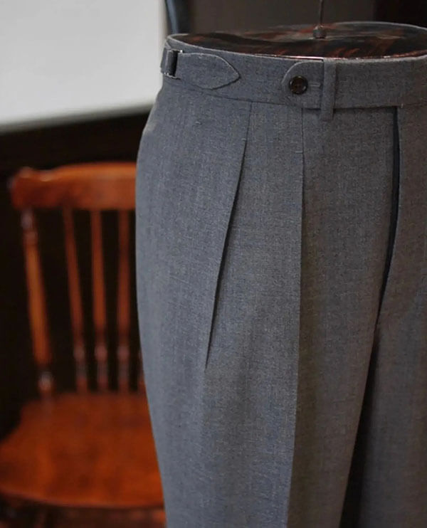 定制西裤常见的裤褶